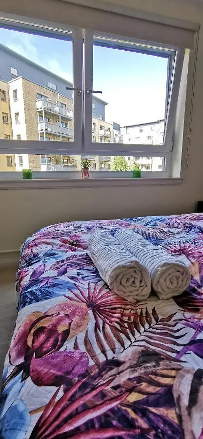 Modern 2 Bedrooms Flat Near Citycentre Sleep For 6 Edinburgh Apartment