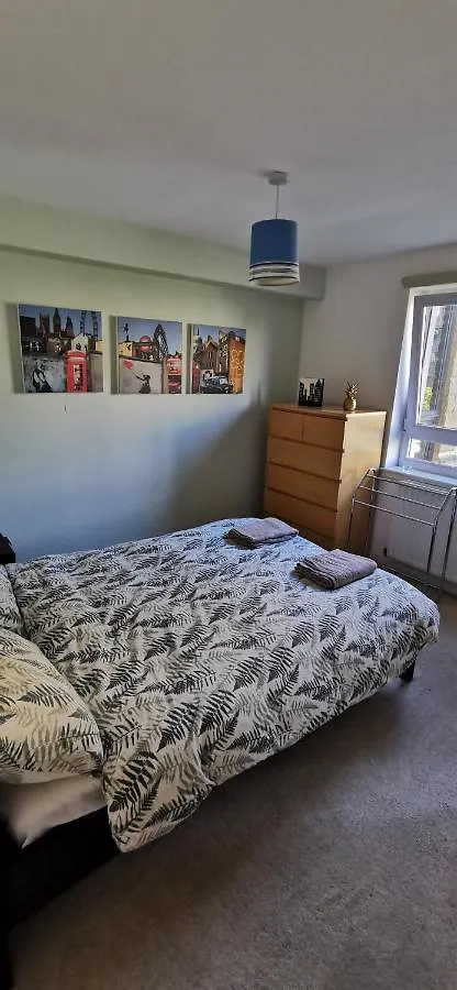 Modern 2 Bedrooms Flat Near Citycentre Sleep For 6 Edinburgh